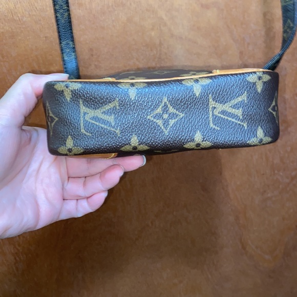 Authentic Louis Vuitton Danube PM Monogram Crossbody Bag - Picture 9 of 17